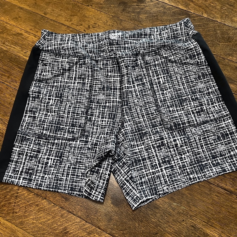 Lands End Ladies Active Wear Shorts Size 10-12, Like New